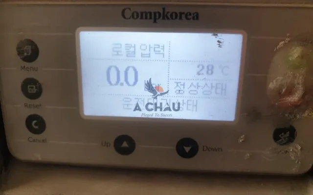 Màn hình máy nén khí Compkorea đang bị lỗi