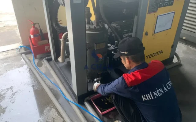 Xả dầu máy nén khí